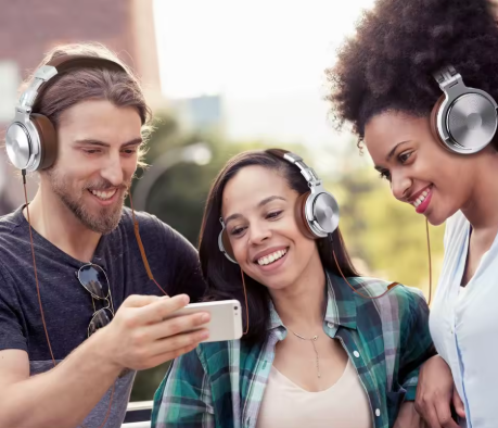 Fone de Ouvido Oneaudio Professional - Studio DJ - Transforme sua Experiência Sonora